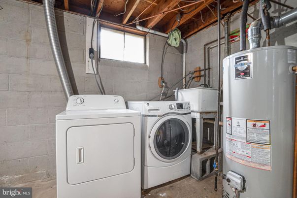 Interior, Washer, Wooden Beams