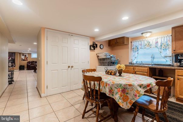 Dining room, Interior, Recessed Lighting