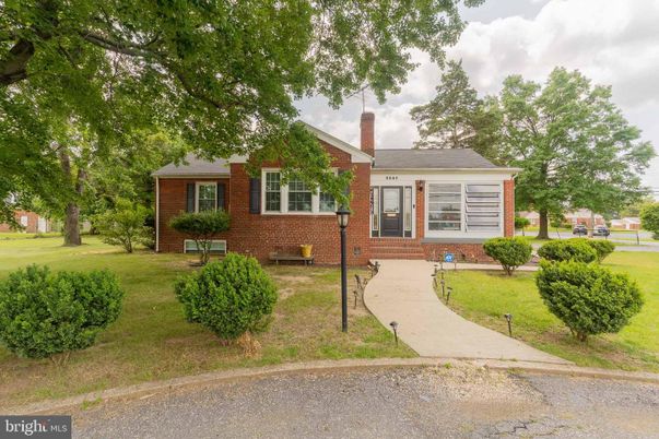 Exterior, Facade, Brick Facade, Cape Cod