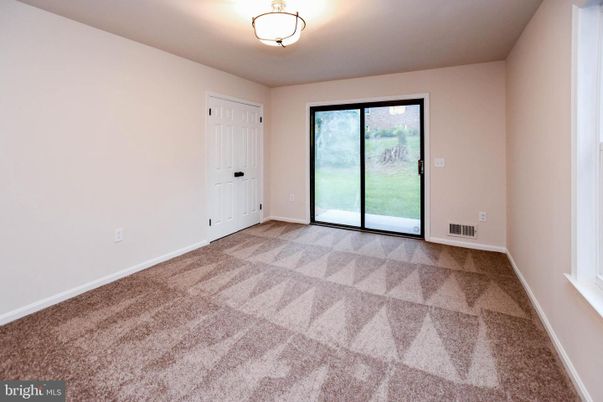 Empty room, Interior