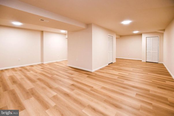 Empty room, Interior, Recessed Lighting, Wood Texture Flooring