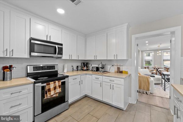 Chandelier, Dining room, Interior, Kitchen, Pendant Lights, Recessed Lighting, Stainless Steel Appliances, Wood Texture Flooring