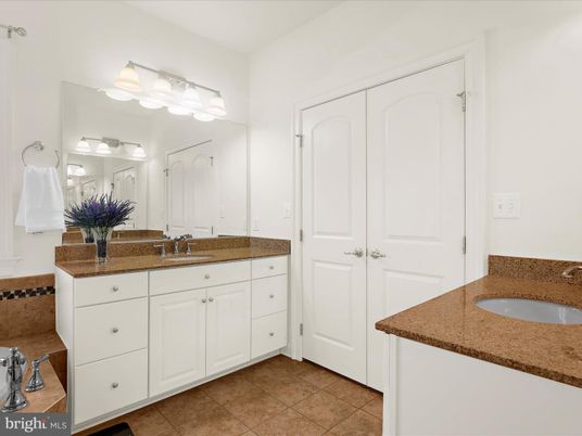 Bathroom, Dual Sink Vanities, Interior