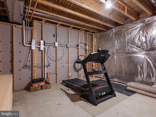Fitness Equipment, Interior, Wooden Beams