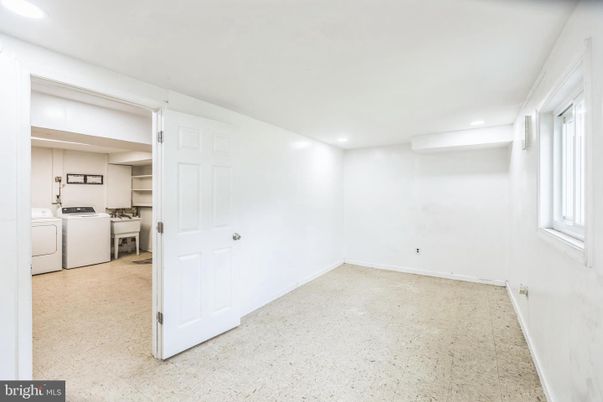 Empty room, Interior, Recessed Lighting, Washer