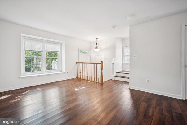 Empty room, Interior, Pendant Lights, Wood Texture Flooring