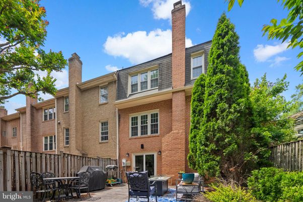 Exterior, Facade, Brick Facade, Rowhouse