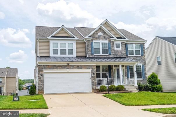 Attached, Exterior, Facade, Farmhouse