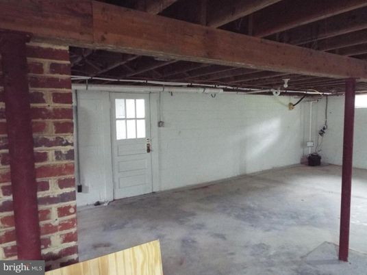 Garage, Interior, Wooden Beams