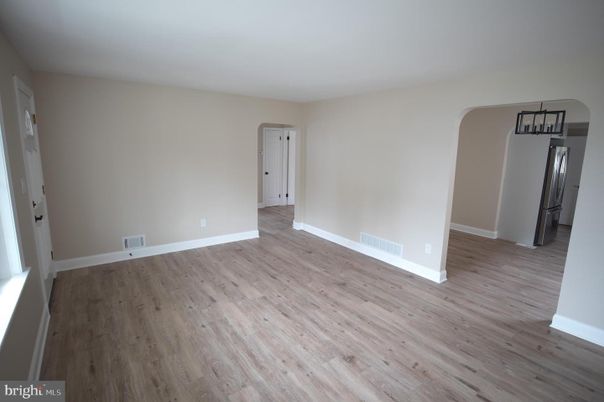 Empty room, Interior, Washer, Wood Texture Flooring