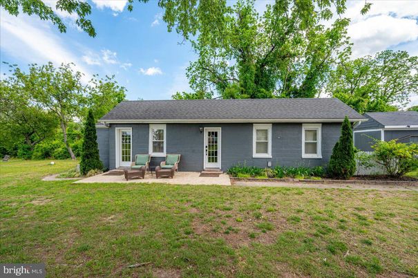 Backyard, Exterior, Facade, Ranch