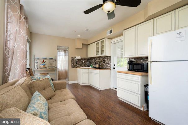 Interior, Kitchen, Living room, Recessed Lighting, Wood Texture Flooring
