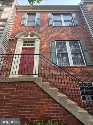 Exterior, Facade, Brick Facade, Rowhouse