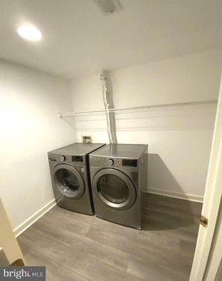 Interior, Recessed Lighting, Washer, Wood Texture Flooring