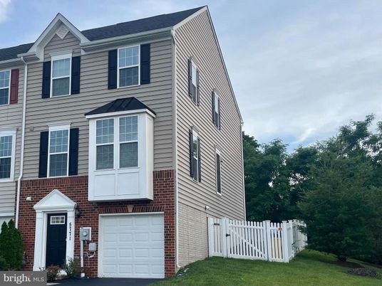 Attached, Exterior, Facade, Brick Facade, Rowhouse