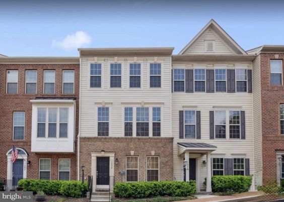 Exterior, Facade, Brick Facade, Rowhouse