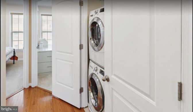 Interior, Utility Closets, Washer, Wood Texture Flooring