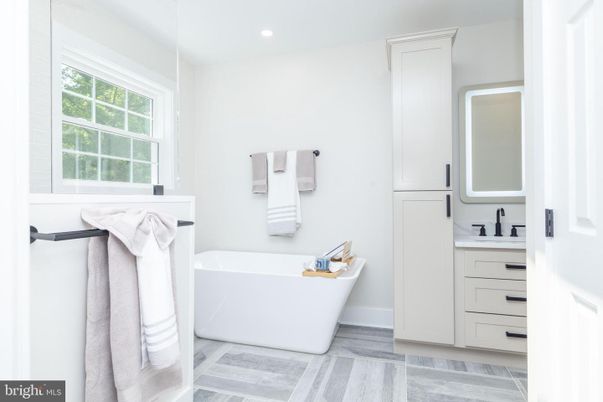 Bathroom, Free Standing Baths, Interior, Recessed Lighting, Wood Texture Flooring