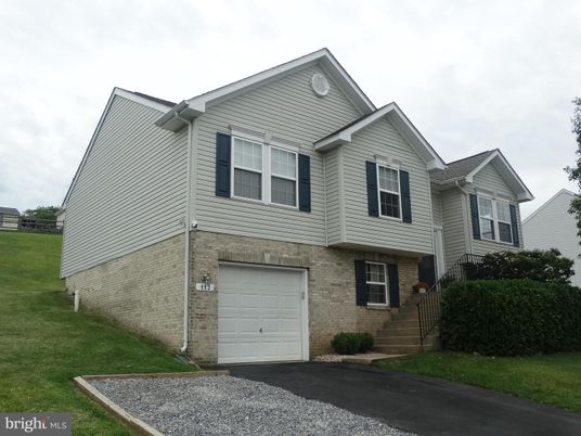 Attached, Exterior, Facade, Brick Facade, Rowhouse