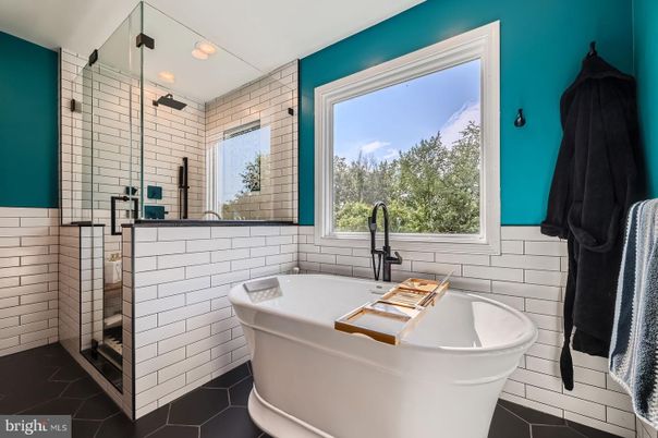 Bathroom, Free Standing Baths, Glass Shower, Interior, Recessed Lighting