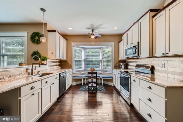 Dining room, Interior, Kitchen, Pendant Lights, Recessed Lighting, Wood Texture Flooring