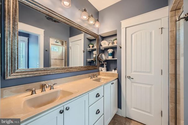 Bathroom, Dual Sink Vanities, Interior