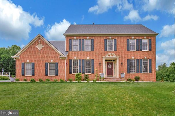 Exterior, Facade, Brick Facade, Georgian