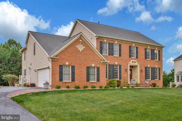 Attached, Exterior, Facade, Brick Facade, Georgian