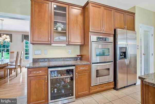 Chandelier, Dining room, Interior, Kitchen, Pendant Lights, Stainless Steel Appliances