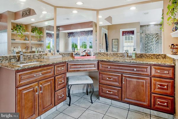 Bathroom, Dual Sink Vanities, Interior, Recessed Lighting