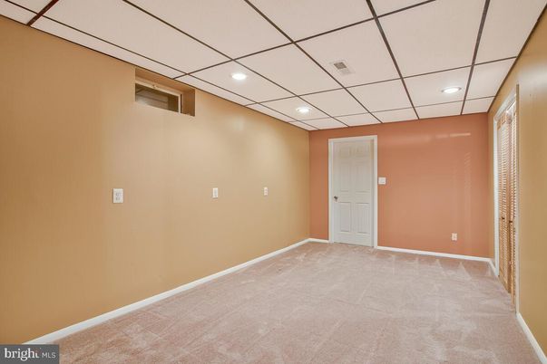 Empty room, Interior, Recessed Lighting