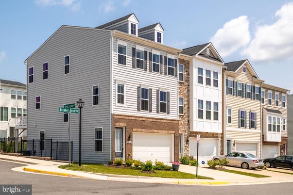 Attached, Exterior, Facade, Rowhouse