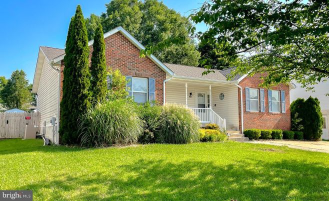 Backyard, Exterior, Facade, Brick Facade, Cape Cod