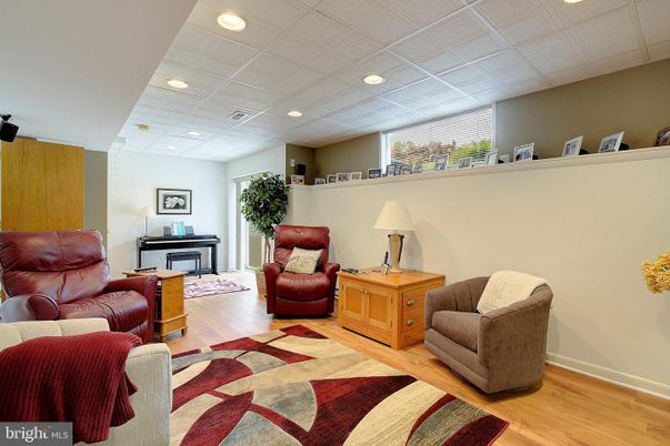 Interior, Piano, Recessed Lighting, Wood Texture Flooring