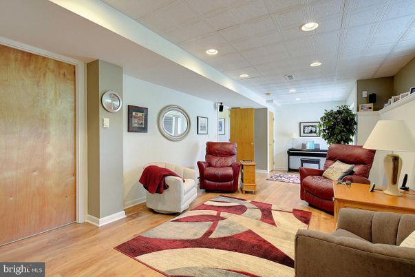Interior, Living room, Piano, Recessed Lighting, Wood Texture Flooring