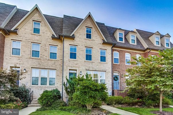 Exterior, Facade, Brick Facade, Rowhouse
