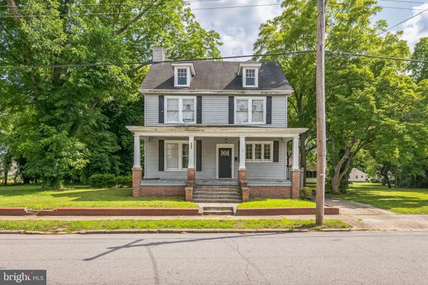 Exterior, Facade, American Foursquare