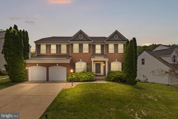 Attached, Exterior, Facade, Brick Facade, Georgian