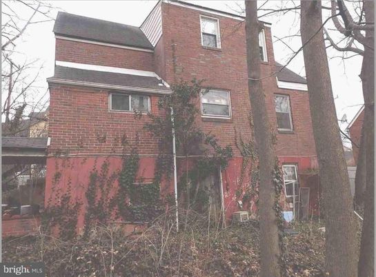 Exterior, Facade, Brick Facade, Rowhouse