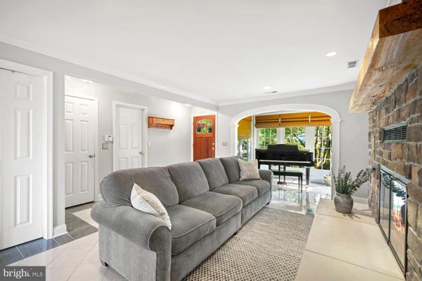 Fireplace, Interior, Living room, Piano, Recessed Lighting