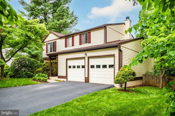 Attached, Exterior, Facade, Cape Cod