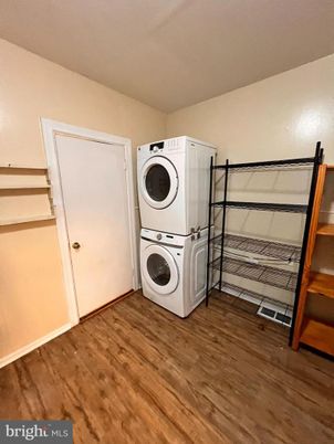 Interior, Utility Closets, Washer, Wood Texture Flooring