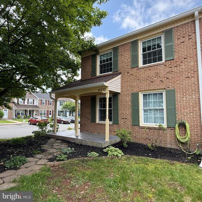 Exterior, Facade, Brick Facade, Rowhouse