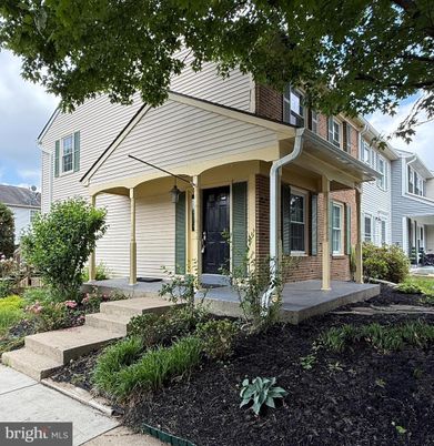 Exterior, Facade, Brick Facade, Queen Anne Victorian