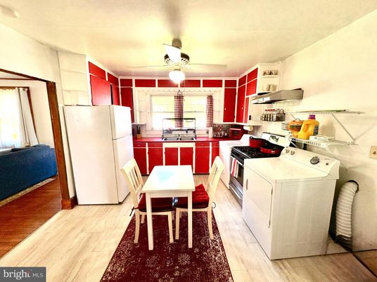 Dining room, Interior, Kitchen, Washer, Wood Texture Flooring