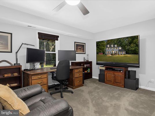 Home Office, Interior