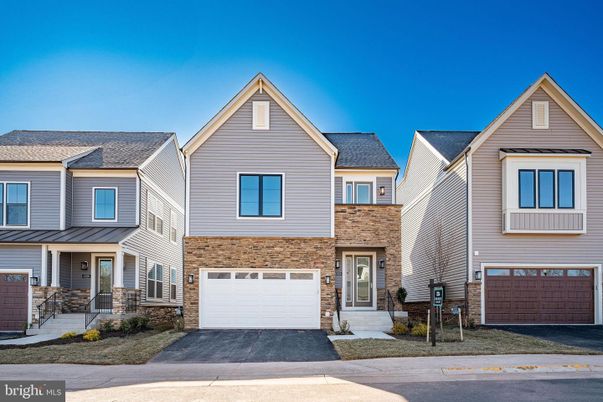 Attached, Exterior, Facade, Rowhouse