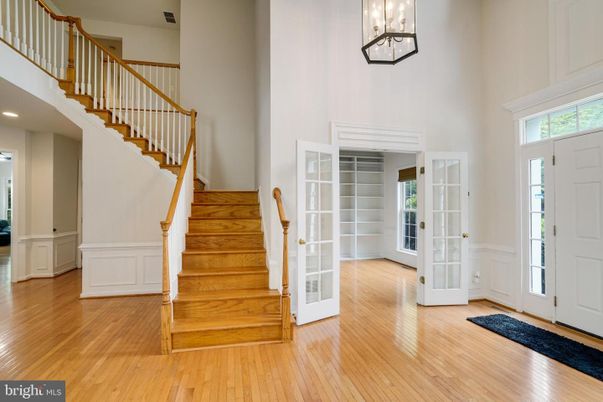 Interior, Pendant Lights, Wood Texture Flooring