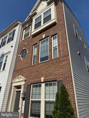 Exterior, Facade, Brick Facade, Rowhouse