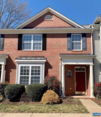 Exterior, Facade, Brick Facade, Rowhouse